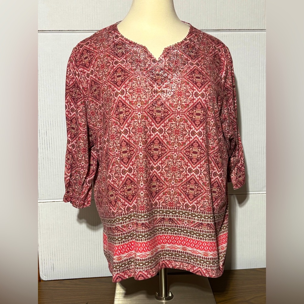 Catherines Women's 3X Red & pink Patterned Top w/bling 29” length 28” p2p